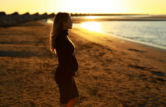 Best-Pregnancy-Travel-Outfits