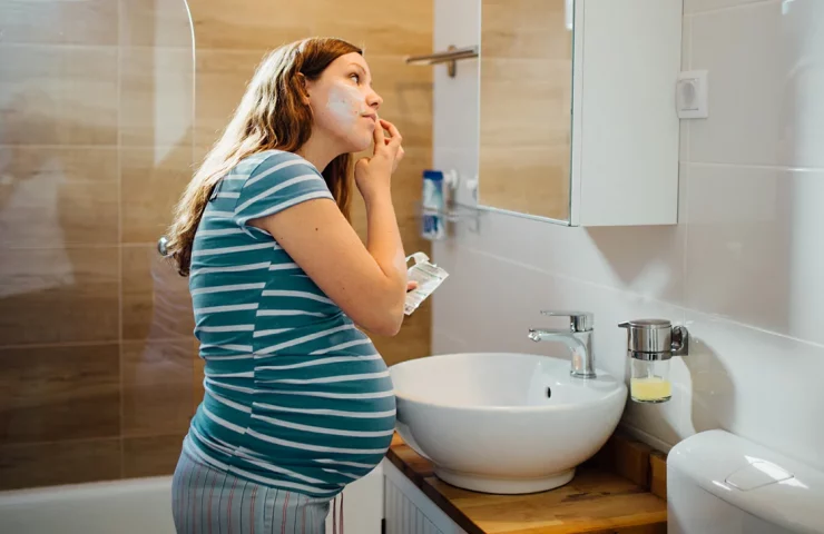 pregnant_woman_skin_care_routine2-1296×728-header