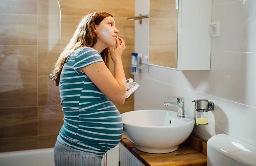 pregnant_woman_skin_care_routine2-1296×728-header